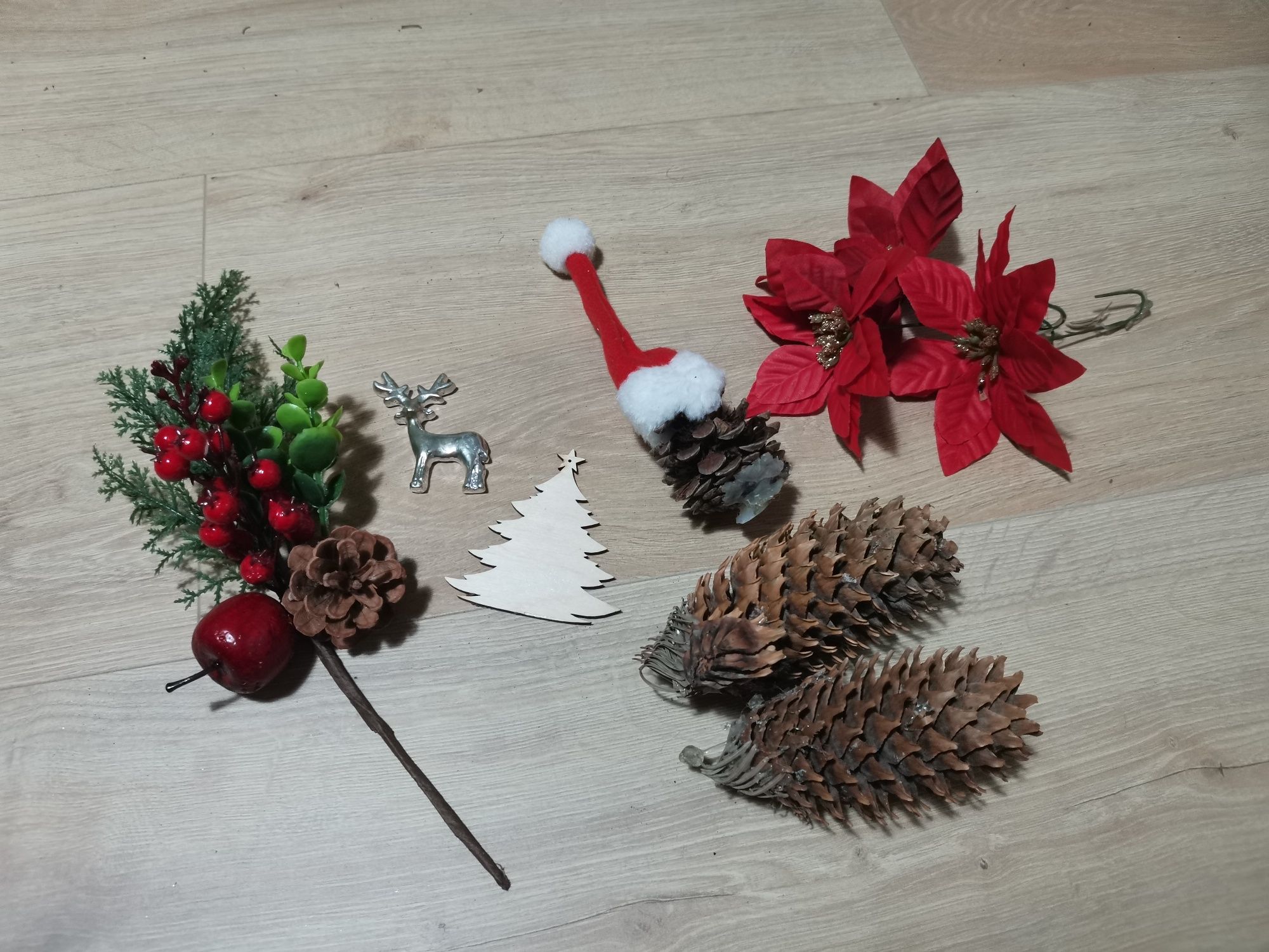 Ozdoby do stroika diy święta świąteczne szyszki kwiaty gwiazda mikołaj