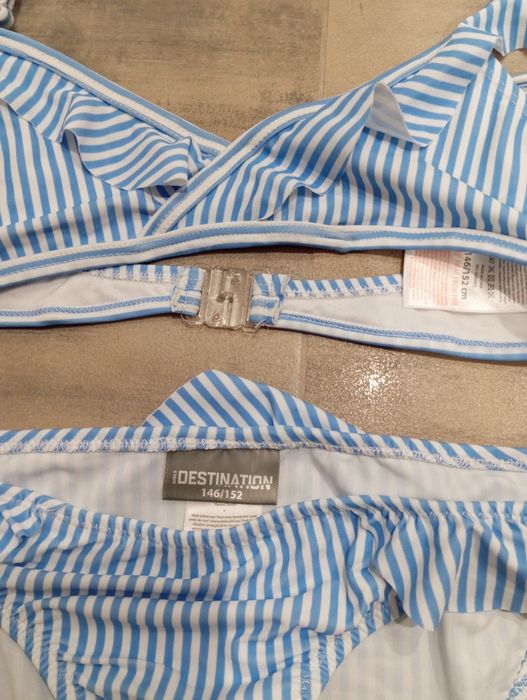 Strój kąpielowy w rozmiarze 146/152
