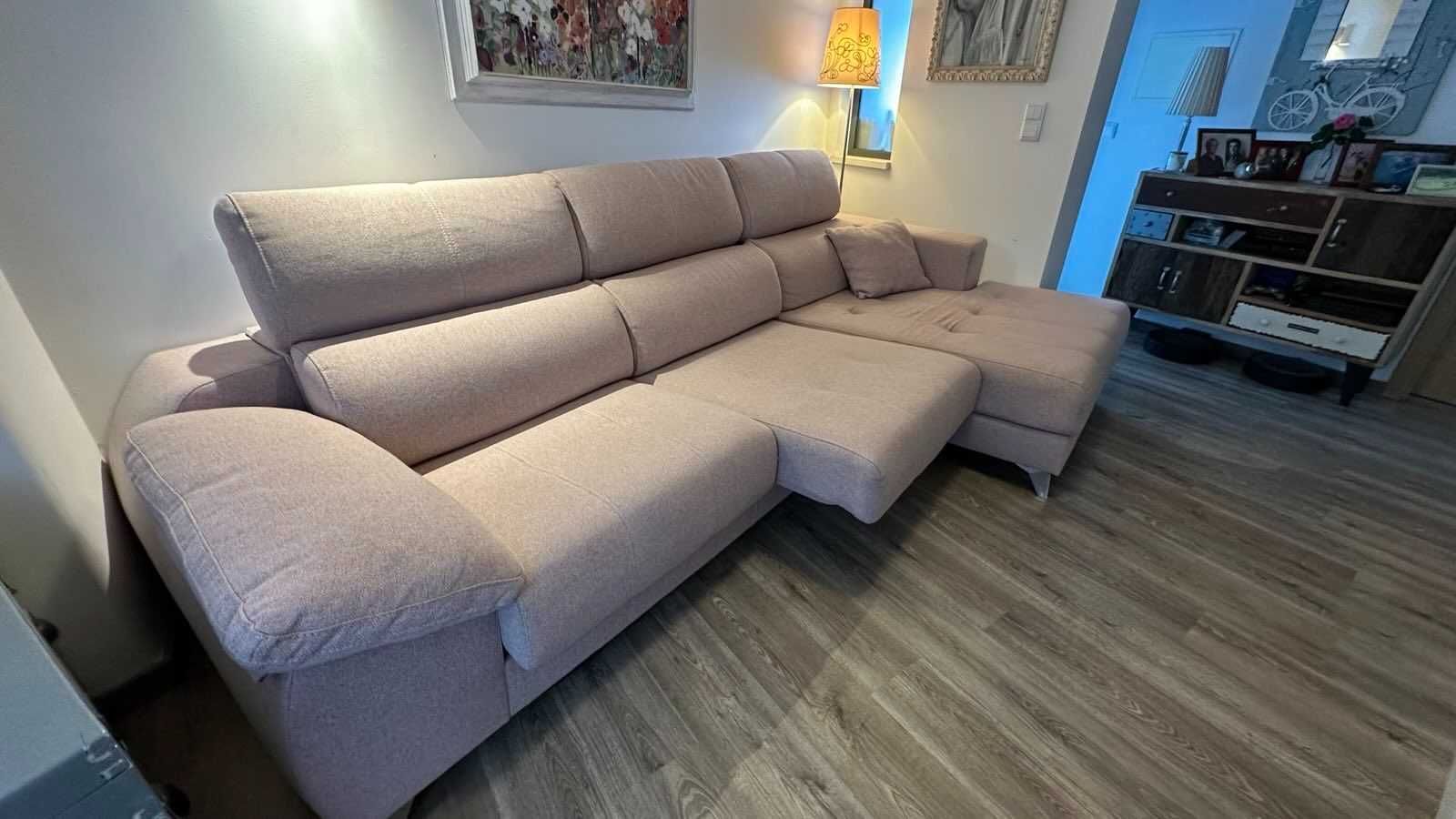 Sofá chaislongue de 302cm, a chaislongue tem 160cm de comprimento
