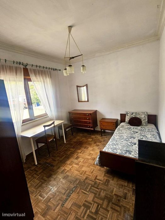 807167 - Quarto com cama de solteiro em...