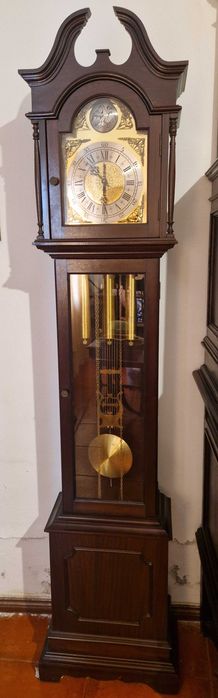 Relógio de Pé Alto Tempus Fugit