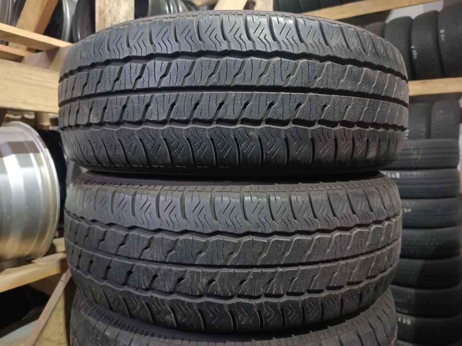 Майже нові всесезонні шини MAXXIS 215/65 R16 C резина Р16 С