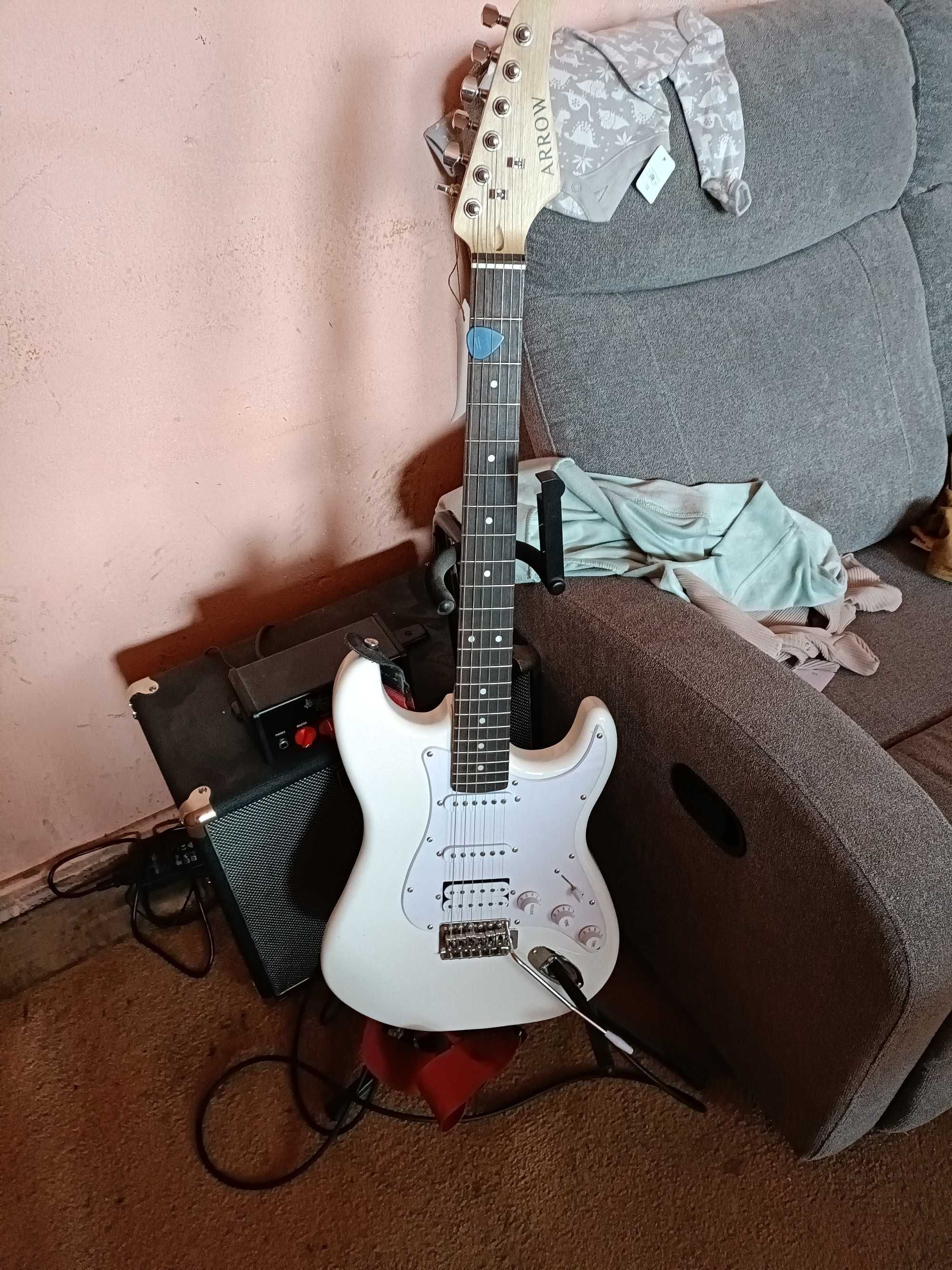 Zestaw gitarowy-gitara, wzmacniacz i kolumna