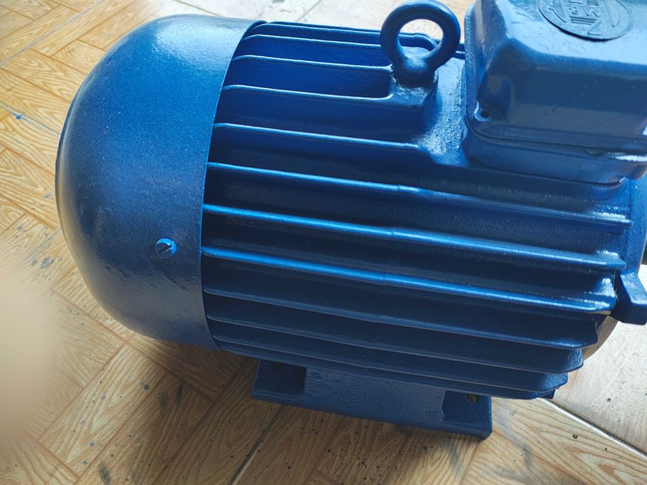 Witam posiadam silnik elektryczny do sprzedania 7,5 kw