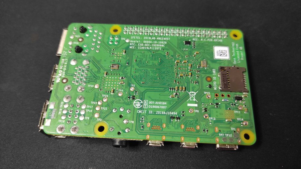 Raspberry pi 4 Model B 4Gb ++