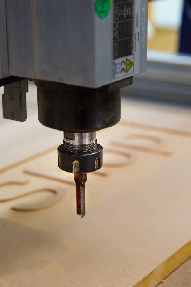 Fresagem CNC, Corte e Gravação Laser, Impressão 3D, Vários materiais