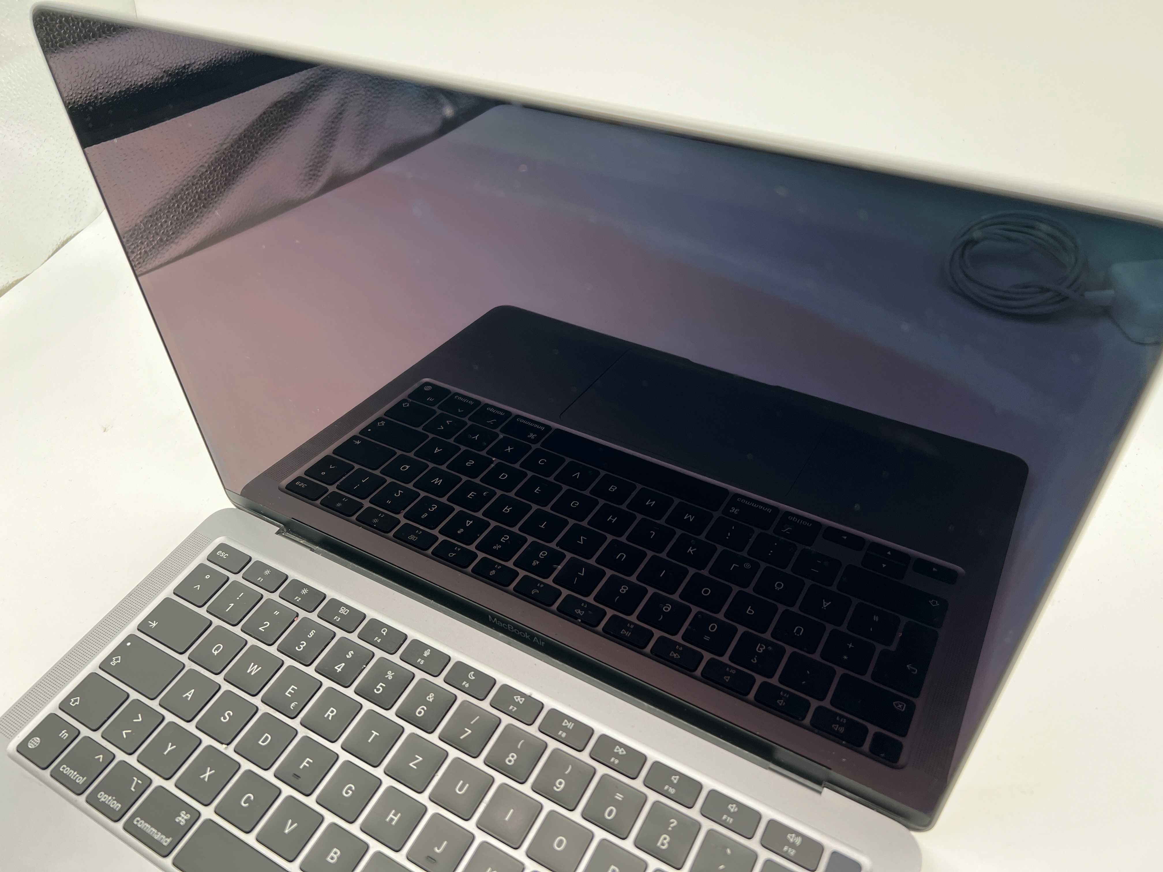Apple Macbook Air 2020 M1/8/256GB