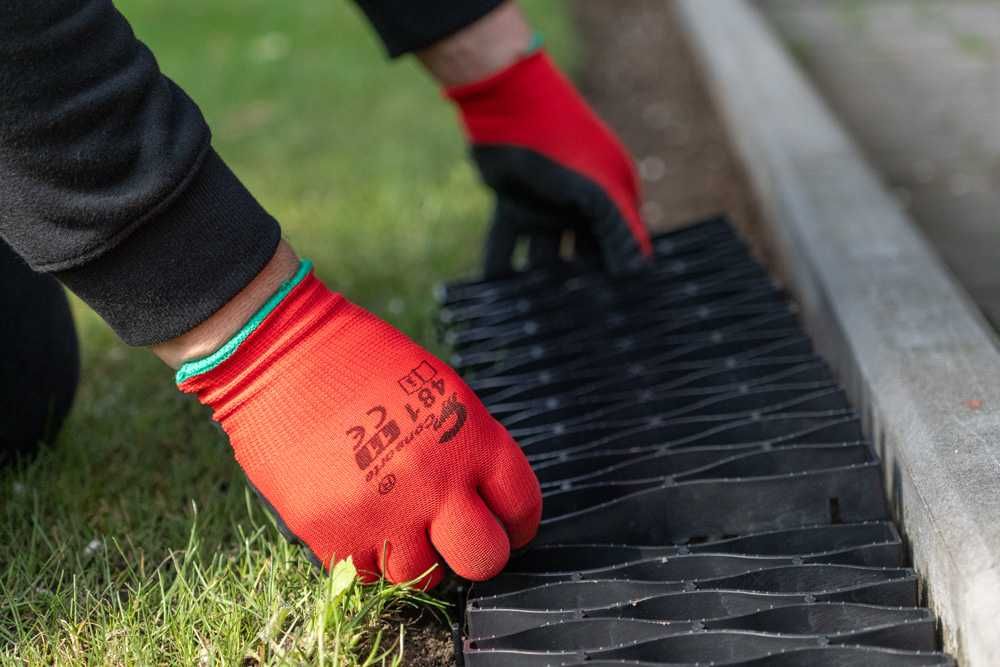 Kratka pod robot koszący 20x50x3 cm OGRÓD PARKING TRAWNIK kotwy