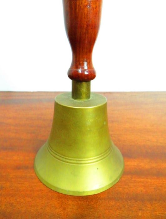 Antiga sineta de mão.