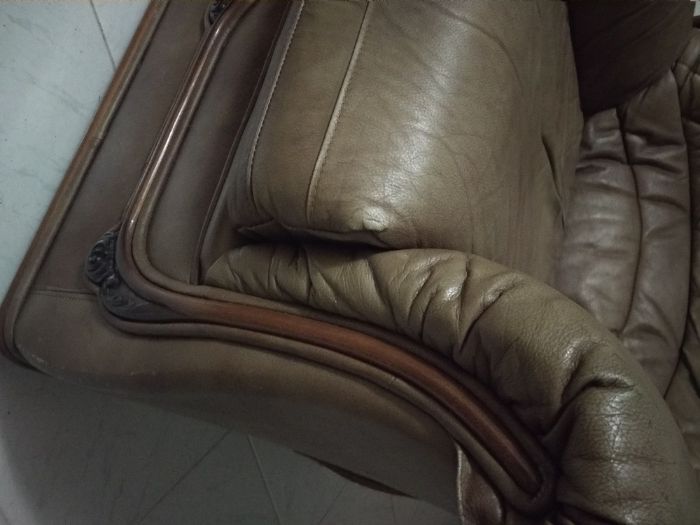 Sofá de pele ( conjunto de sofa cama grande + 3 pequenos )