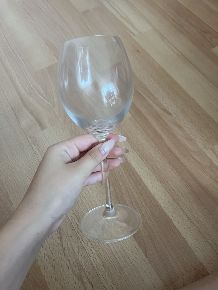 Sprzedam kieliszki do (koniaku, szampana, oraz wina czerwonego)