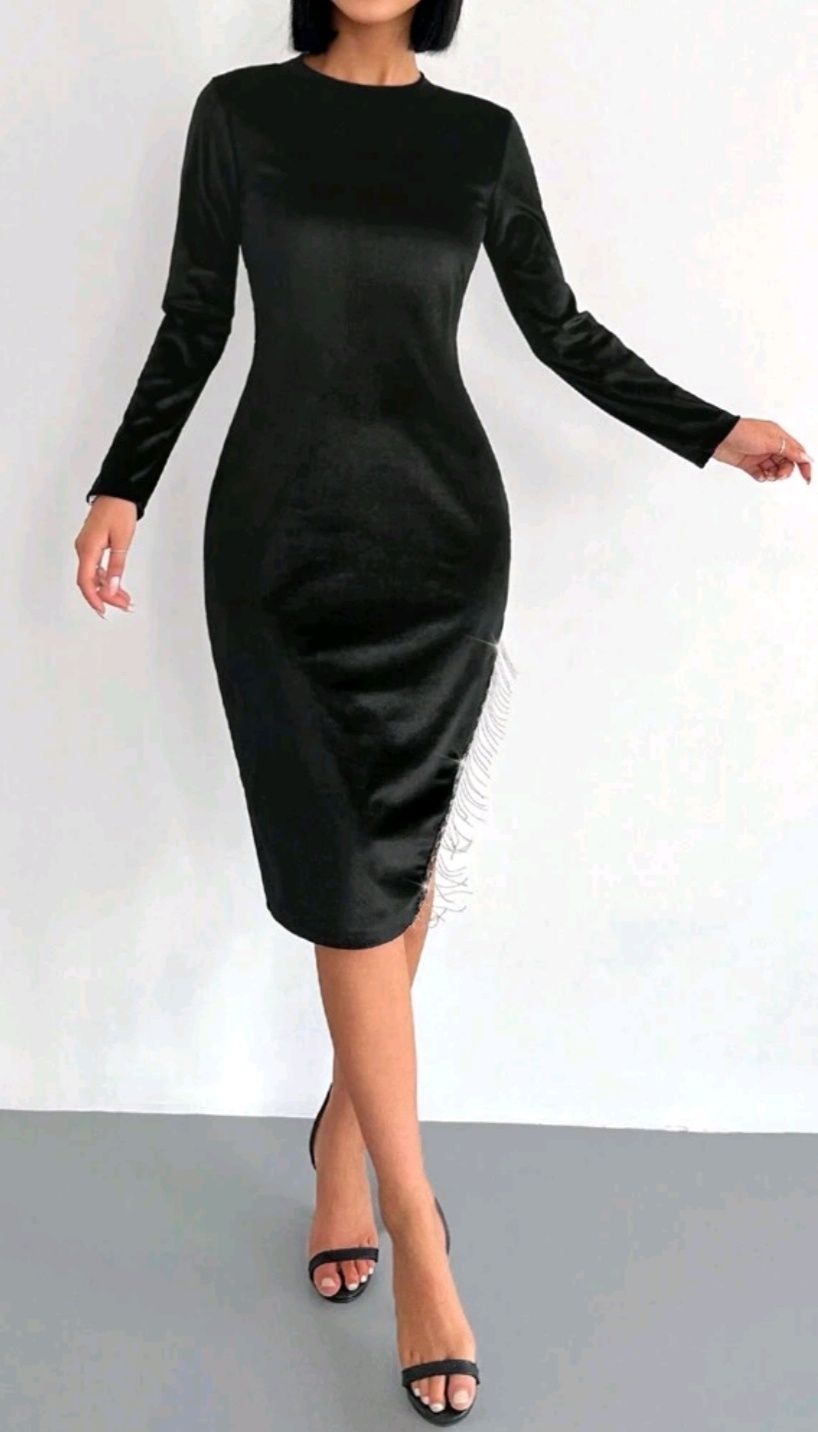 Sukienka czarna dzianinowa z rozporkiem z cyrkoniami dopasowana nowa