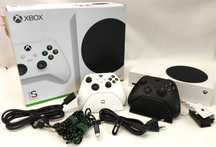 Konsola XBOX Series S 512GB cyfrowa 2 x PAD + stacje ładowania GWARANC