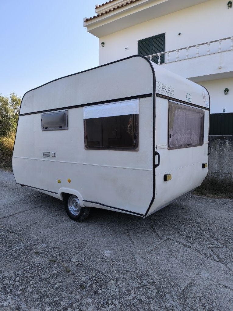 Caravana Pluma 350