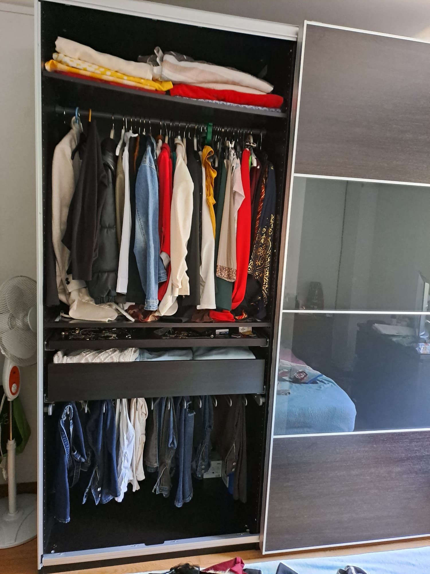 400 € ikea  roupeiro