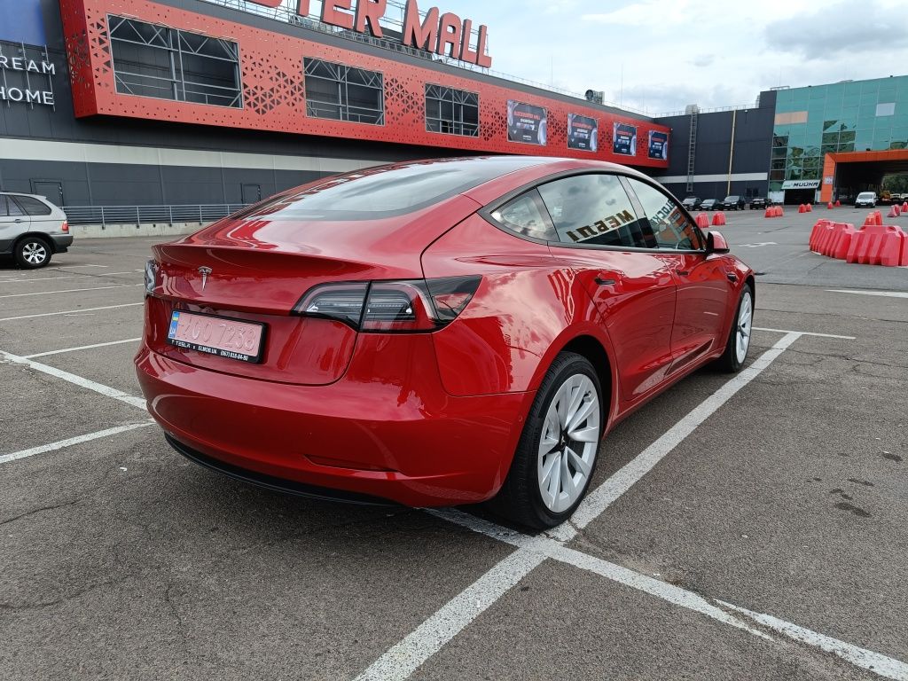 Tesla model 3 2022 рестайлінг