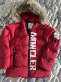 Продам детскую куртку Moncler 3-4 года