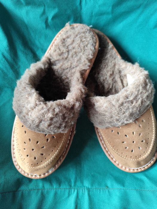 Nowe damskie ciepłe 38 pantofle góralskie runo owcze skóra