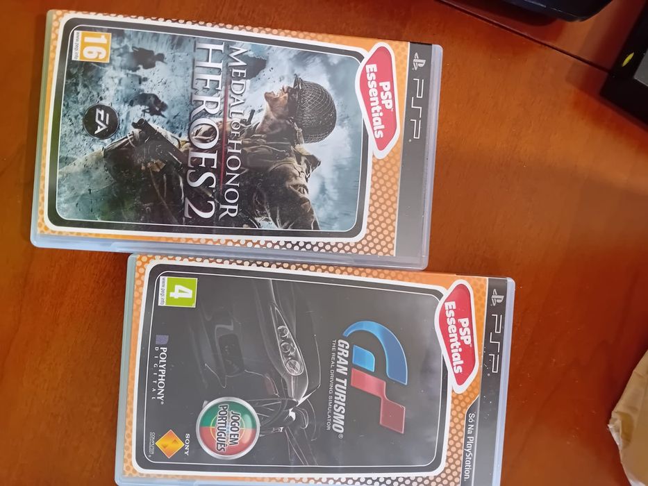 PS2, MEGA DRIVE II, com jogos, cabos e comandos.