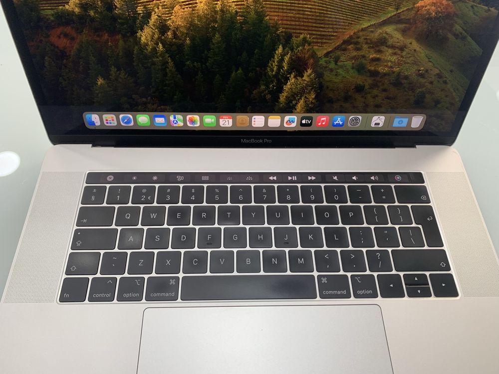 Macbook Pro 15” de 2019 intel 6 Core i7 16GB RAM 500GB SSD Model A1990