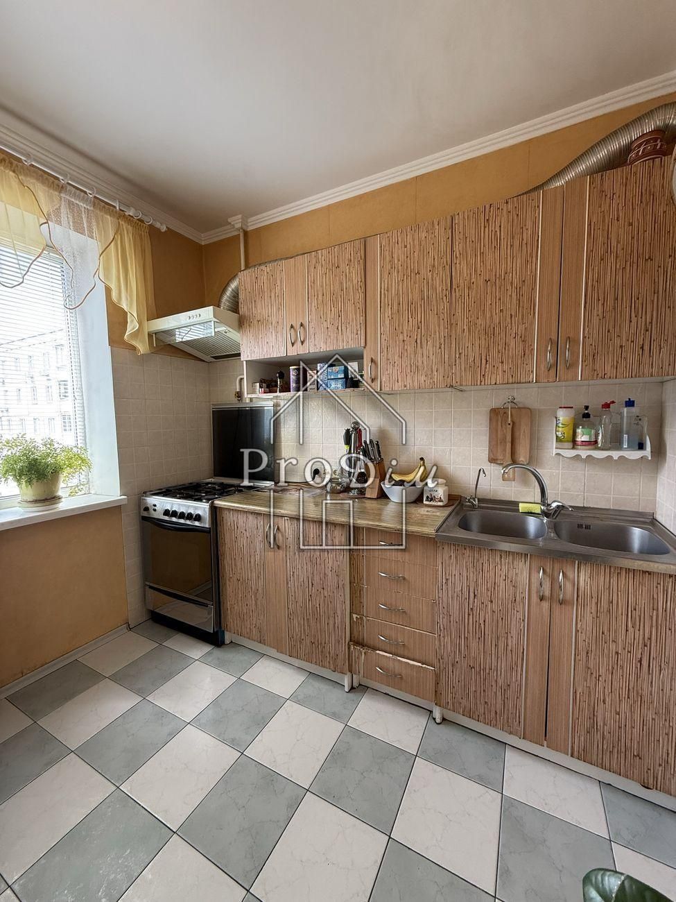 Продаж 2к квартира. Озерна 14. Оболонь