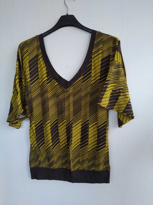 Top / Camisola verde com linhas modernas - Bershka - Tamanho M