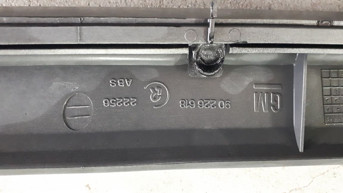 Pára-choques e grelha originais da frente Opel Corsa-A GT, estado novo