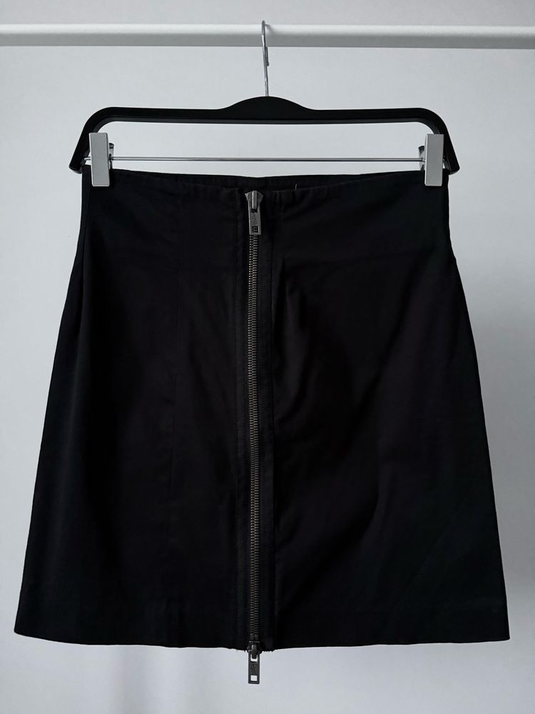 Czarna spódniczka mini z zamkiem DKNY Jeans wysoki stan