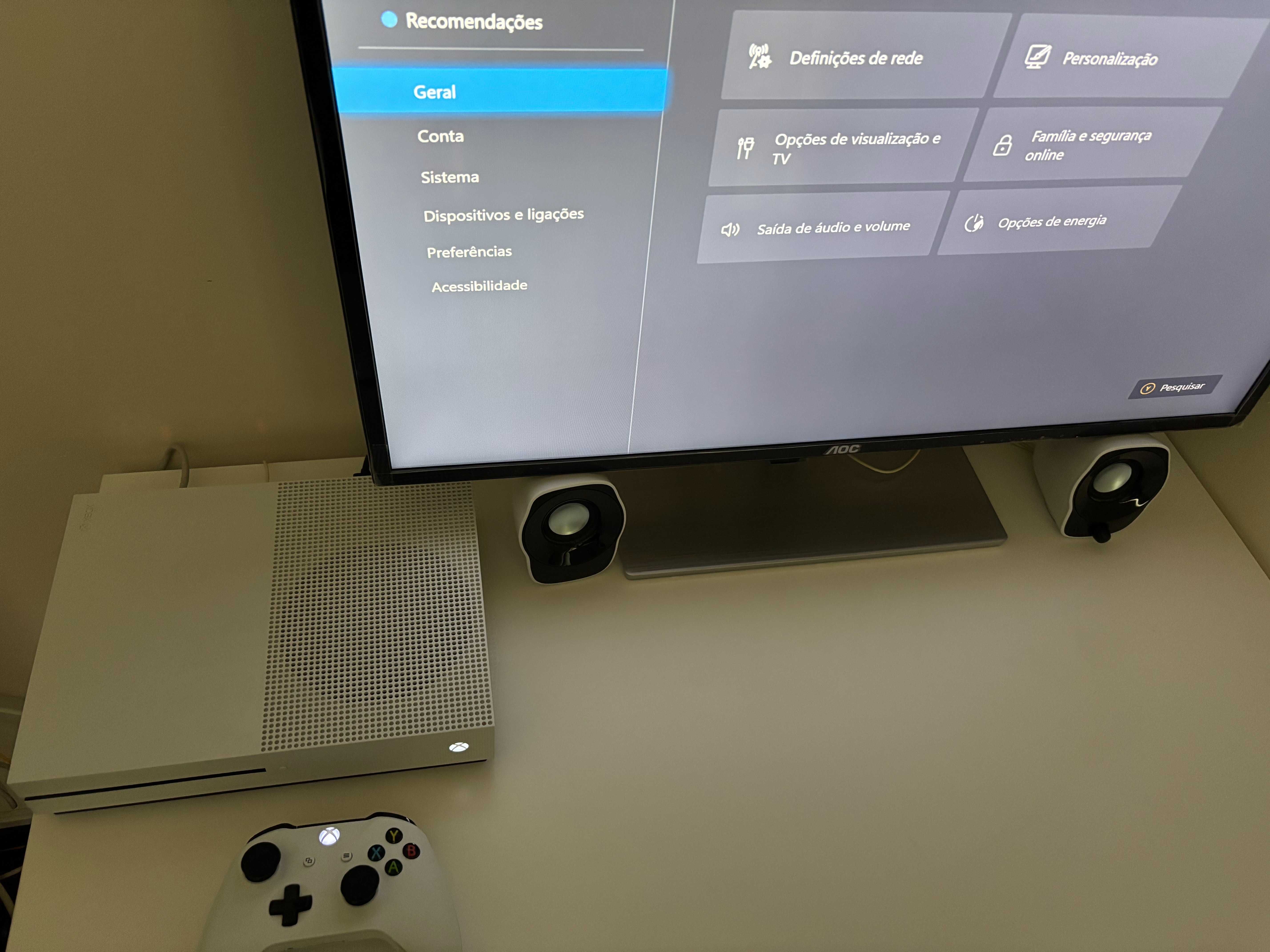 Xbox One S 512 com comando