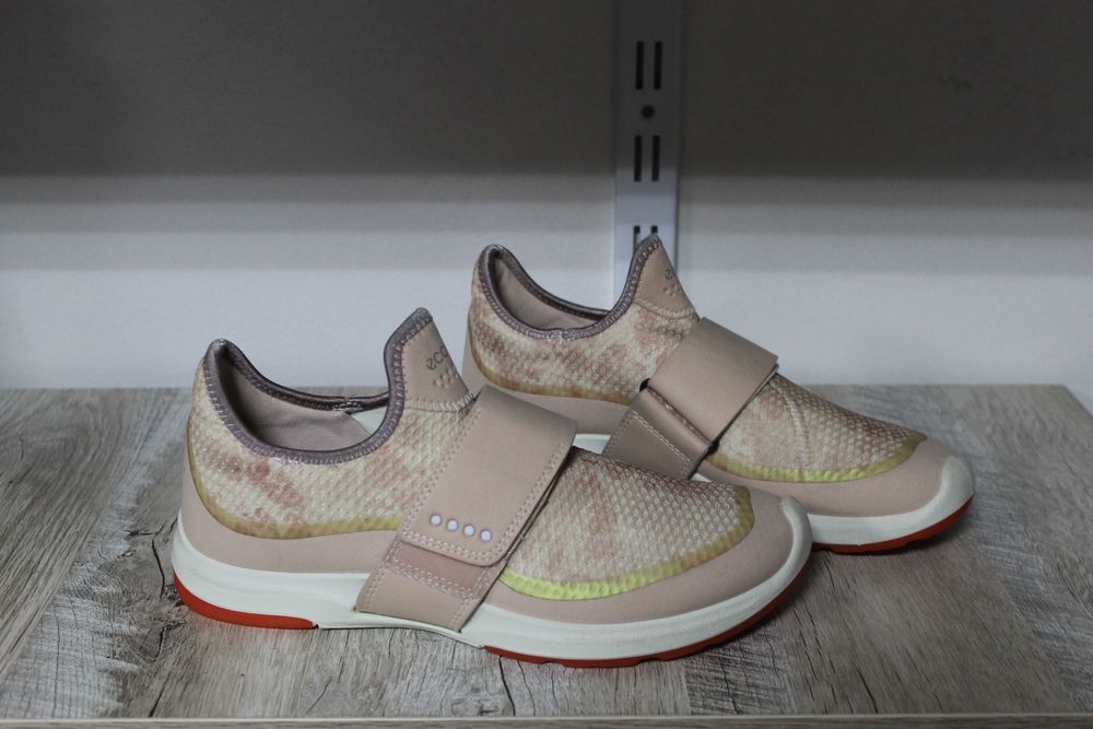 Кросівки Ecco Biom Amrap 37 розмір
