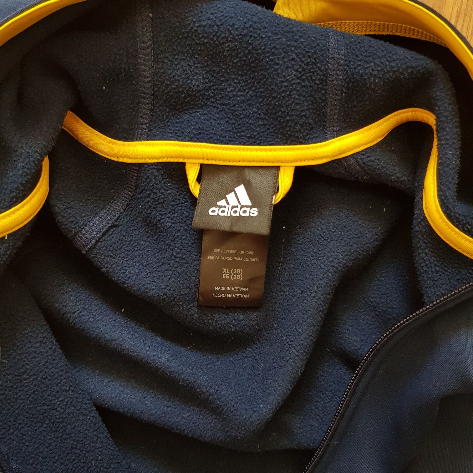 Спортивна кофта Adidas на підлітка .
