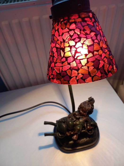 Lampka biurkowa z kloszem witrażowym
