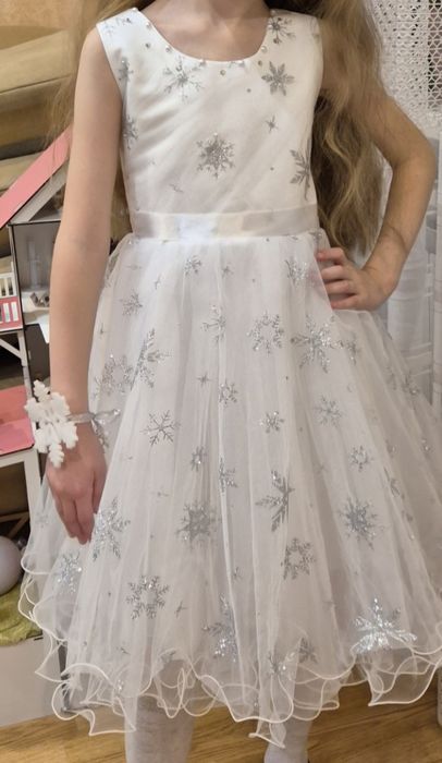 Прокат сукня сніжинка 350 грн