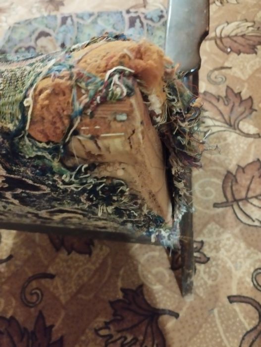 Продам одно кресло под ремонт и два стула под ремонт