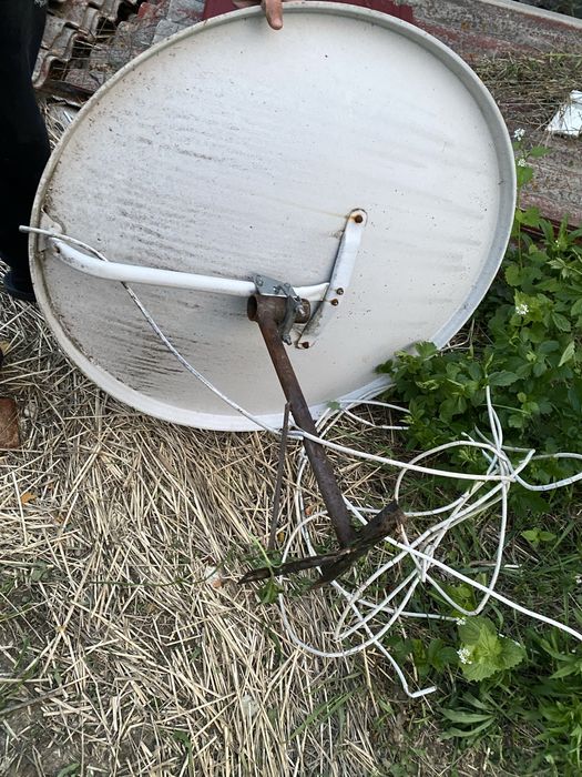 Супутникова тарілка супутник телебачення