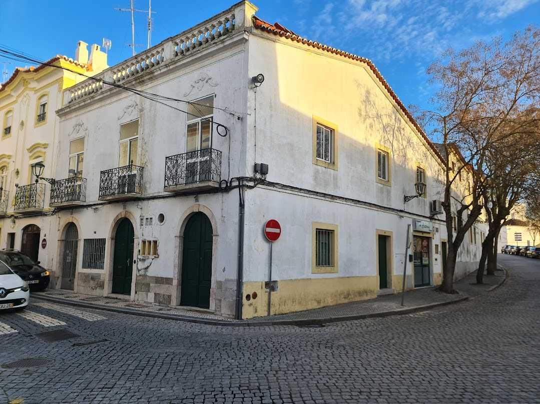 Casa traça antiga em Elvas na saida principal da zona historica