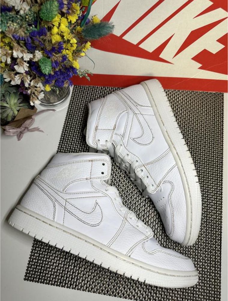 Оригінальні кросівки jordan 1 mid white (554724-130)