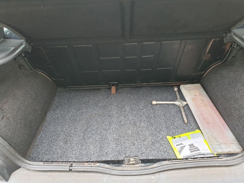 Renault Clio 1.0 Gasolina 1997 – Económico, Fiável e Inspeção em Dia