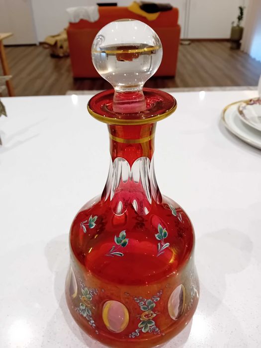 Licoreira de cristal vermelha