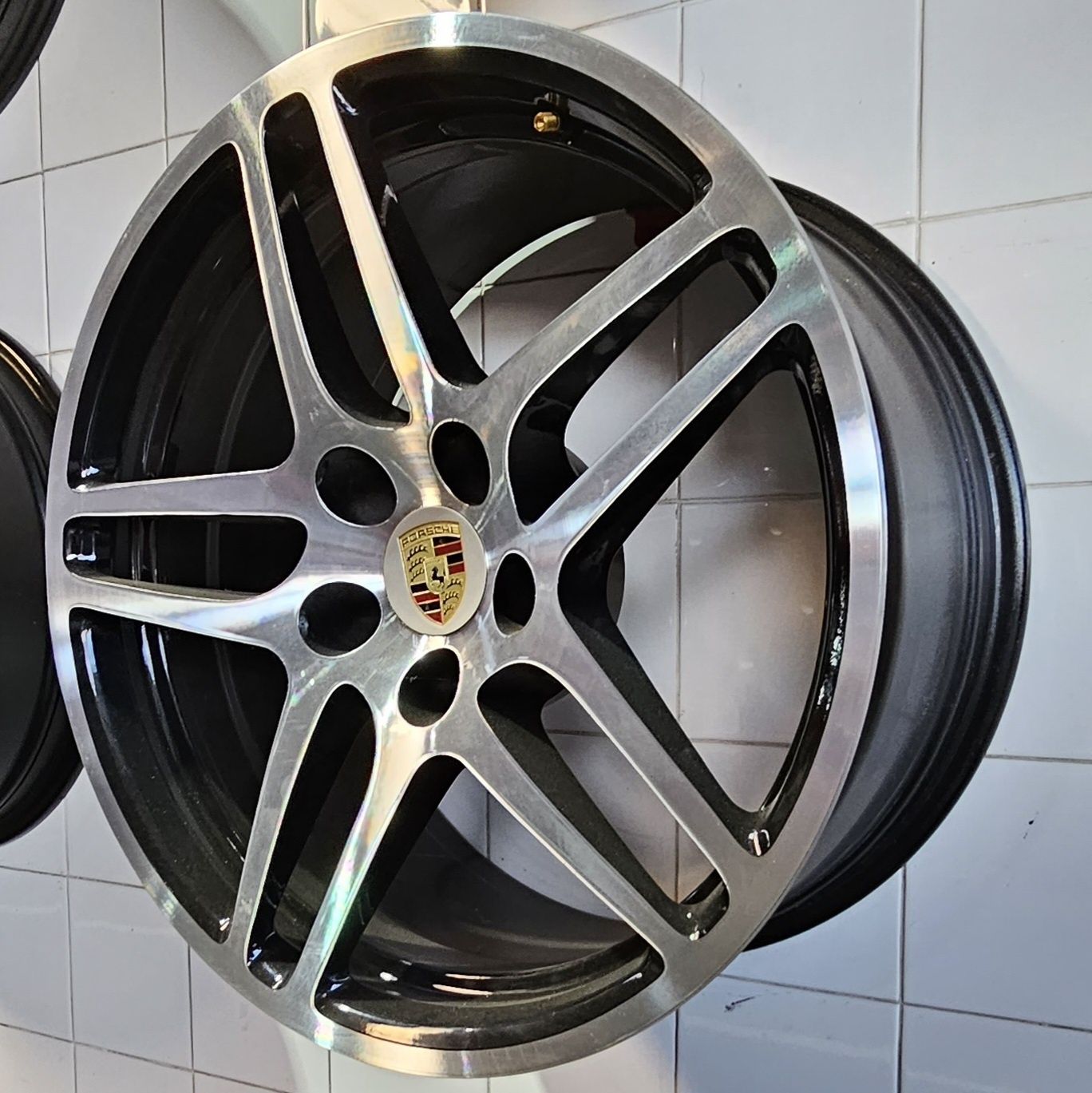 Vendo Jantes Originais Porsche Macan R18.