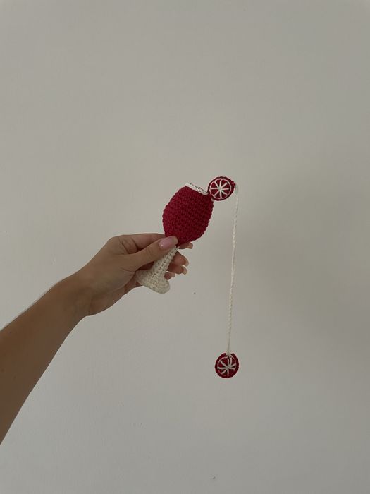 Szydełkowy breloczek wino aperol