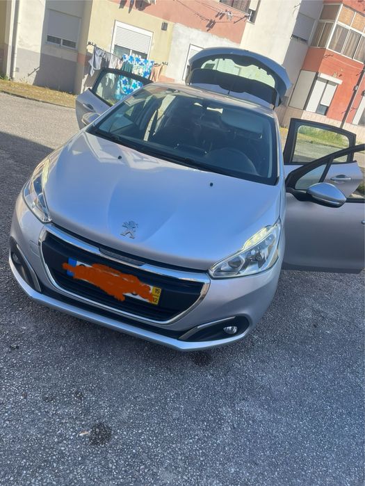 CarroPeugeot208cinzento