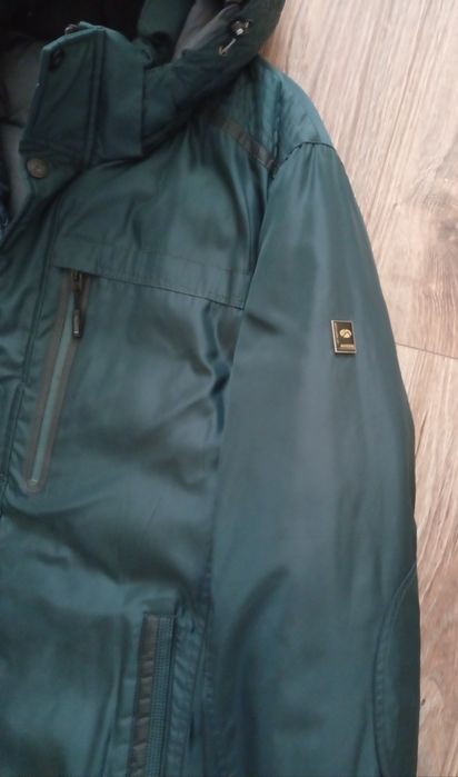 Продам нову чоловічу куртку Avecs.