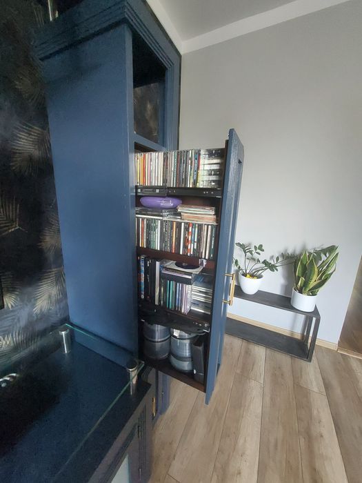 Drewniana meblościanka RTV