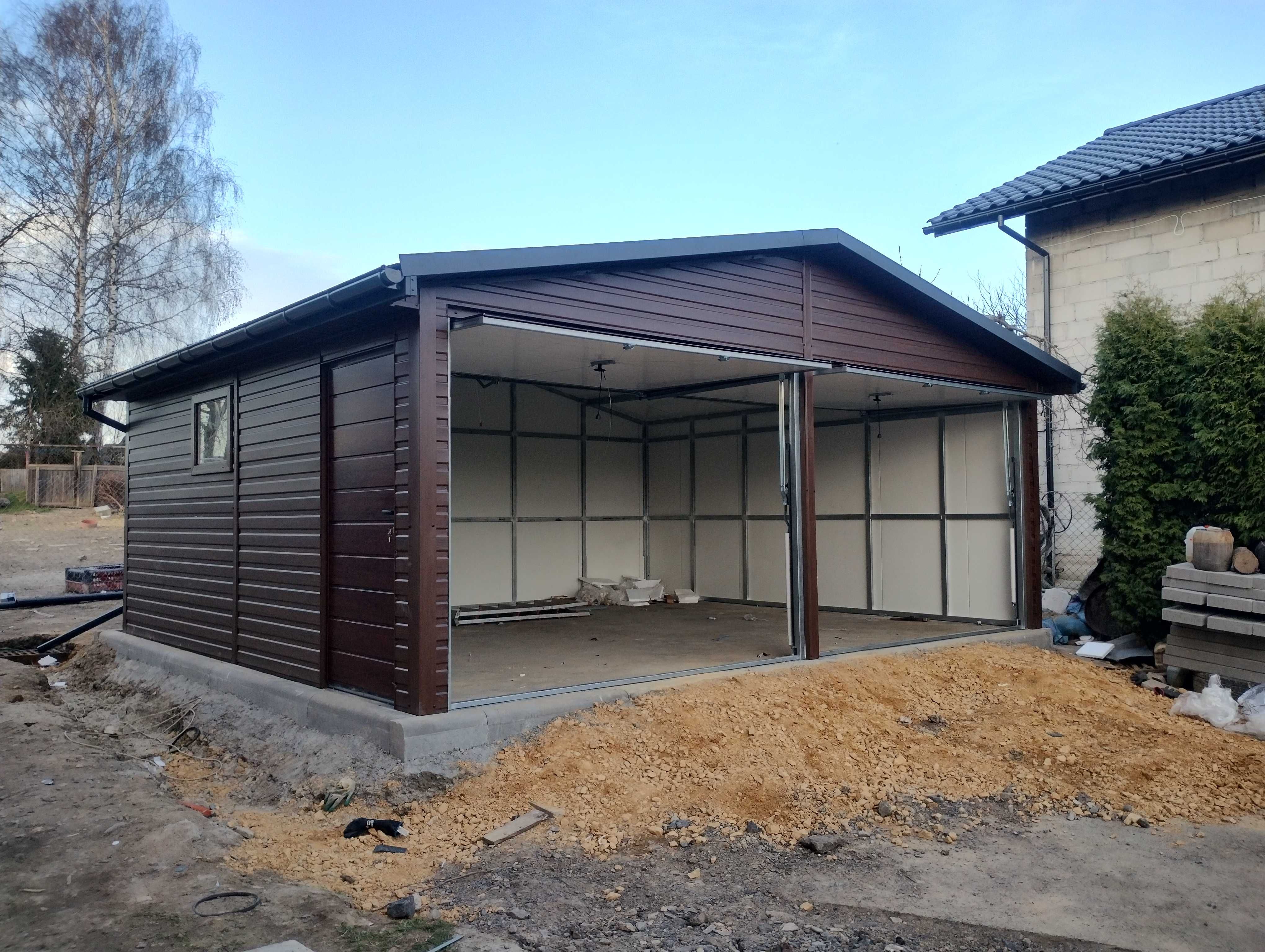 Garaż stalowy ocieplany 4x,9. Płyta warstwowa 4cm. Producent