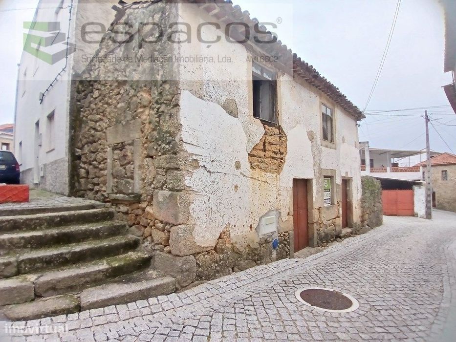 Moradia V2 para reconstruir