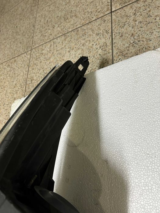 Farol otica Ford fiesta esquerda