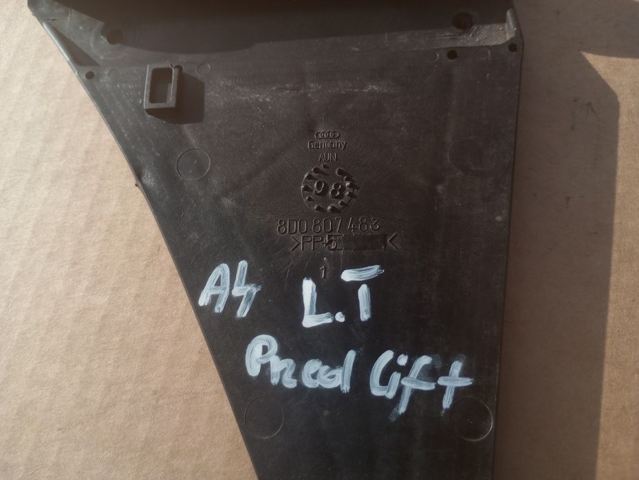 Audi a4 b5 a4b5 ślizg zderzaka lewy tył tylny 8D0.807.483