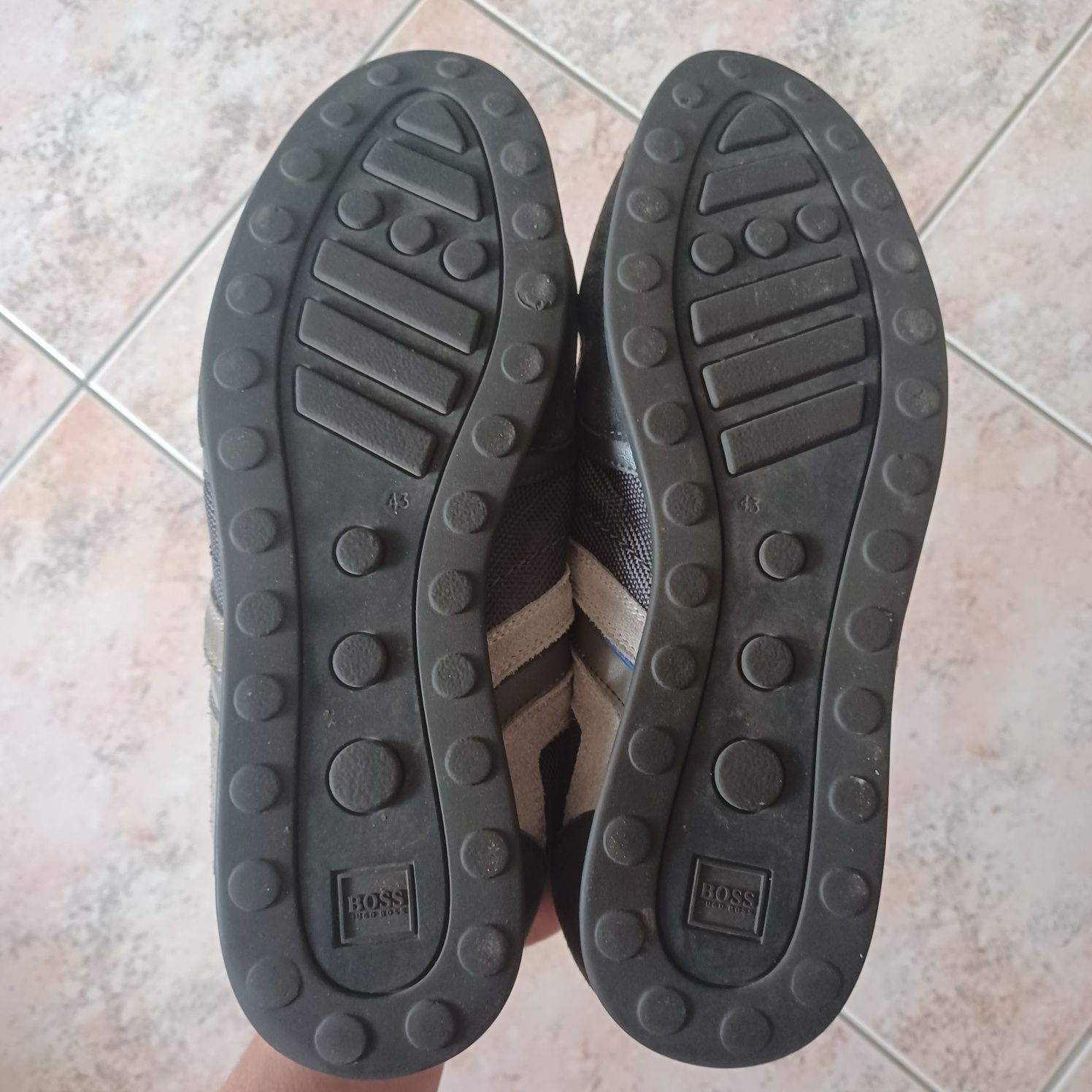 Buty sportowe firmy HUGO BOSS oryginalne  43/ 28 cm/ salon 659 zł