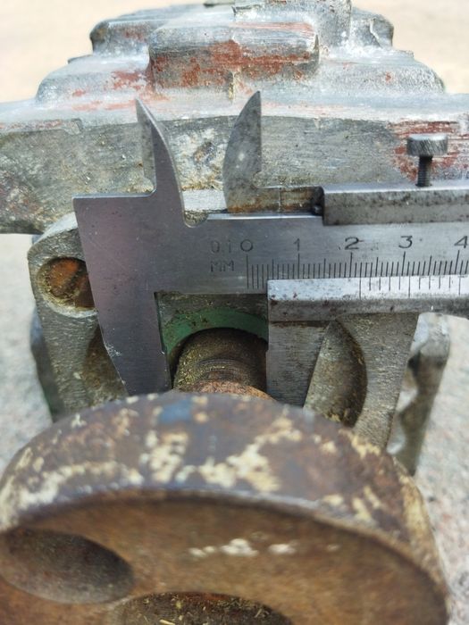 Продам редуктор червячний 1:40